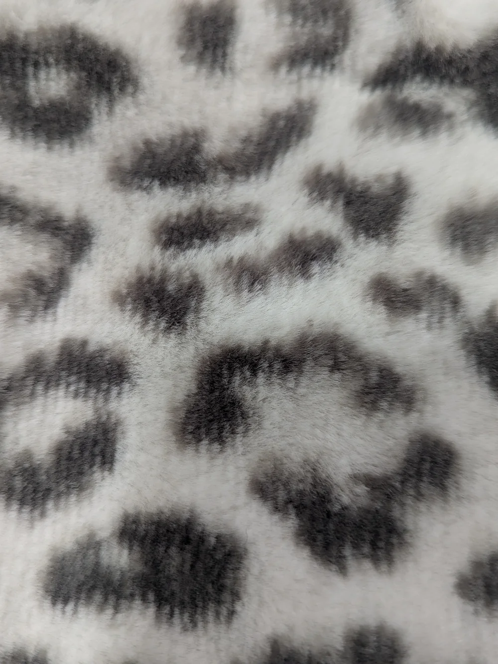 Plush Leopard Print Scarf in White and Gray